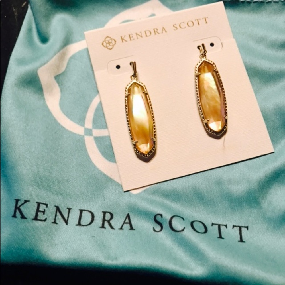 Never Worn! Kendra Scott peach illusion earrings